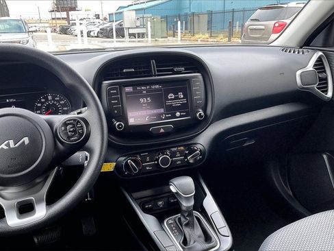 Certified 2022 Kia Soul LX w/ Technology Package image 6