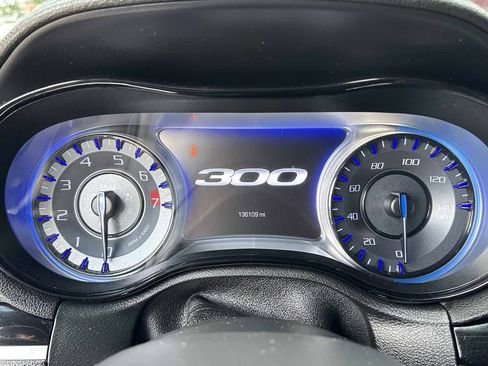 Used 2018 Chrysler 300 S RWD image 17