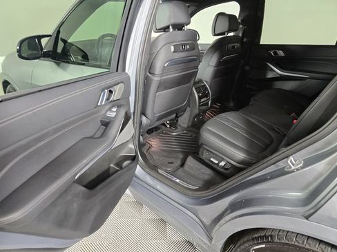 Used 2025 BMW X7 M60i AWD/4WD image 17