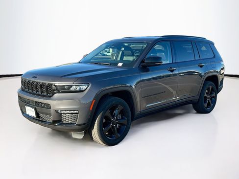 Used 2023 Jeep Grand Cherokee L Limited w/ Black Appearance Package image 3