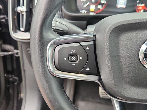 Certified 2022 Volvo XC40 T5 R-Design w/ Advanced Package AWD/4WD image 19