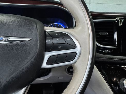 Used 2019 Chrysler Pacifica Limited FWD image 17
