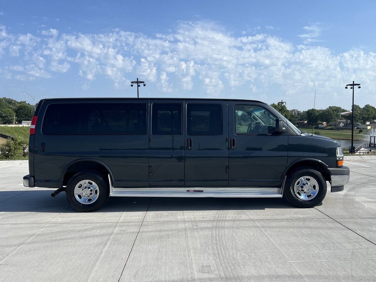 Used 2017 Chevrolet Express 3500 LT w/ LT Preferred Equipment Group RWD image 2