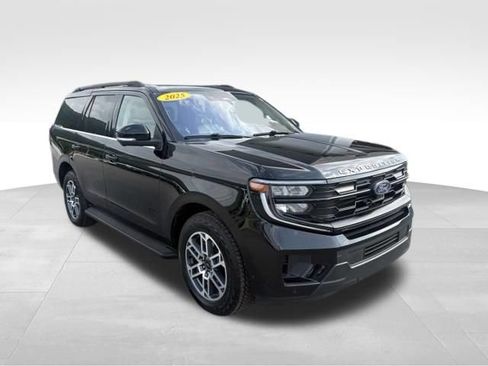 Used 2025 Ford Expedition Active AWD/4WD image 8