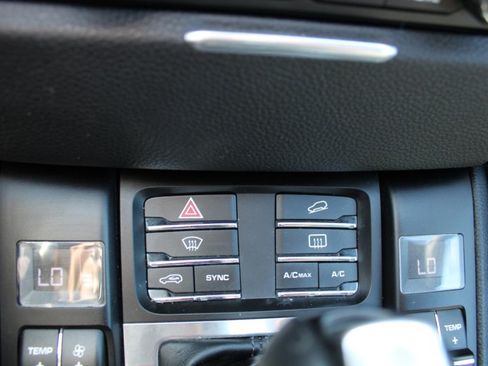 Used 2018 Porsche Macan image 18