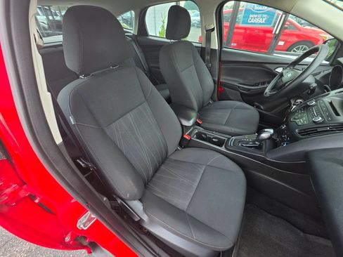 Used 2016 Ford Focus SE FWD image 3