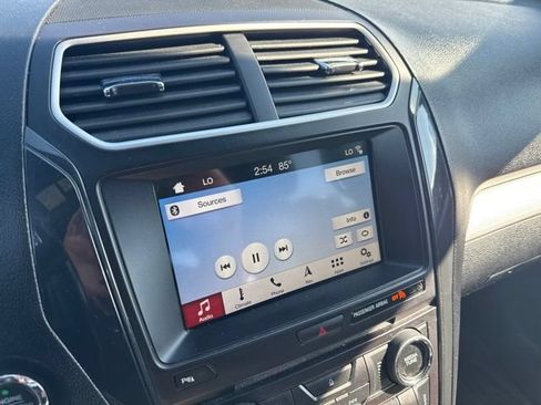 Used 2017 Ford Explorer XLT w/ Equipment Group 202A AWD/4WD image 2
