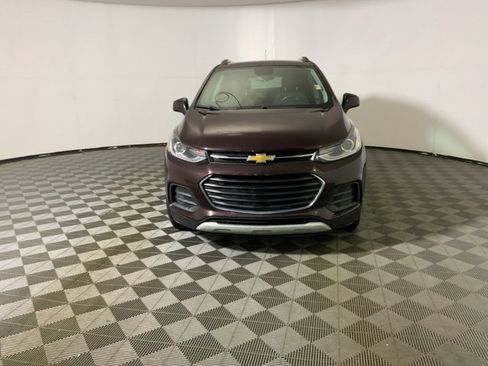Used 2022 Chevrolet Trax LT w/ LT Convenience Package image 3