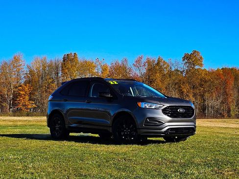 Used 2022 Ford Edge SE w/ Black Appearance Package image 2