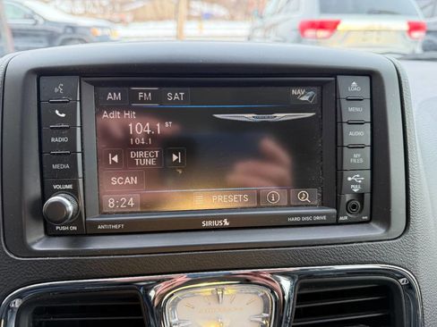 Used 2016 Chrysler Town & Country Touring w/ Driver Convenience Group image 26