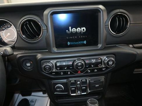 Used 2022 Jeep Gladiator Overland AWD/4WD image 10