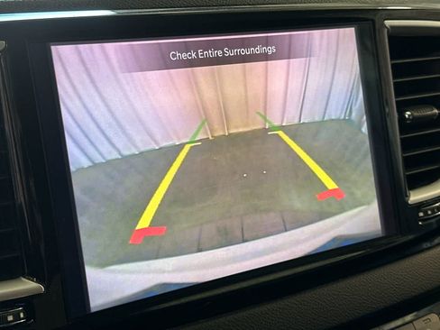 Used 2022 Chrysler Pacifica Touring-L FWD image 21