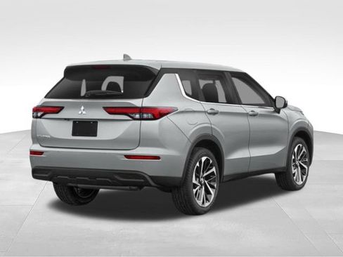 Used 2024 Mitsubishi Outlander ES FWD image 5
