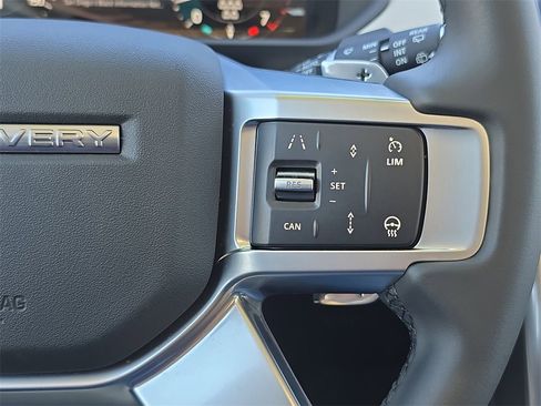 Certified 2025 Land Rover Discovery S image 20