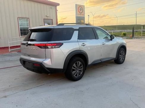 Used 2025 Nissan Pathfinder SV FWD image 5