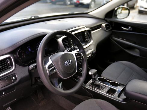 Used 2020 Kia Sorento AWD V6 image 4