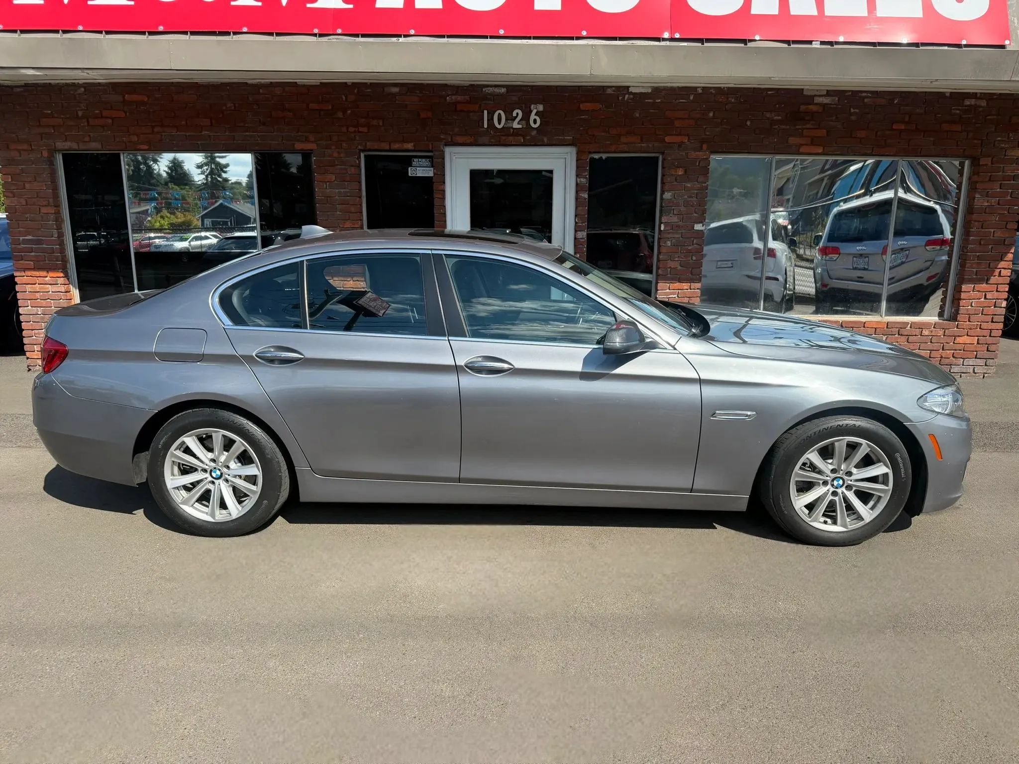 Used 2016 BMW 528i xDrive Sedan AWD/4WD image 2