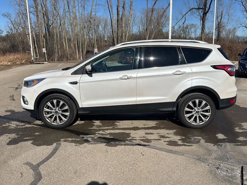 Used 2018 Ford Escape Titanium image 2
