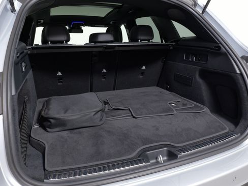 Used 2025 Mercedes-Benz GLC 350e 4MATIC image 65