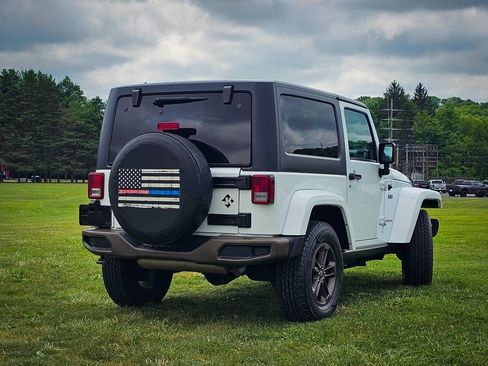 Used 2017 Jeep Wrangler Sahara AWD/4WD image 3