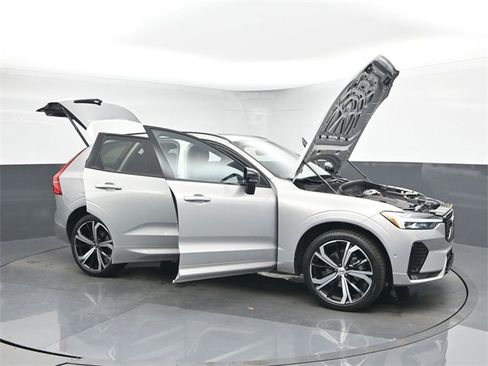 Used 2023 Volvo XC60 B5 Ultimate w/ Climate Package image 54