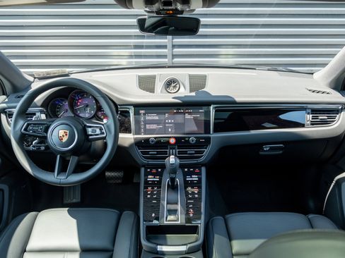 Certified 2026 Porsche Macan image 18