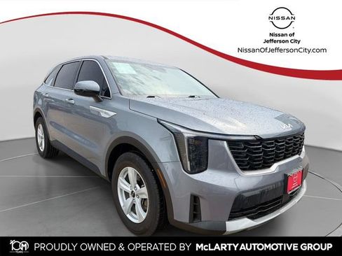 Used 2024 Kia Sorento LX FWD image 1