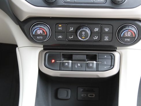 Certified 2023 GMC Acadia Denali w/ Denali Ultimate Package AWD/4WD image 25