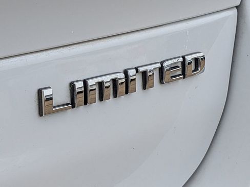 Used 2024 Jeep Grand Cherokee L Limited image 34