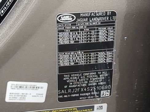 Certified 2025 Land Rover Discovery S AWD/4WD image 39