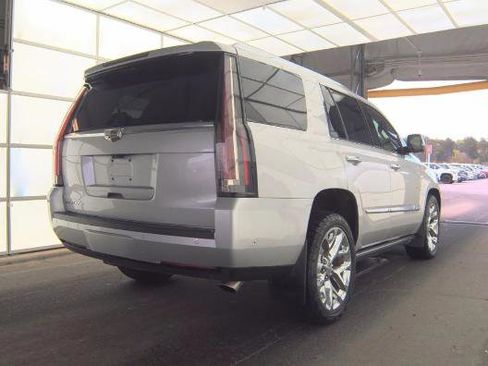 Used 2018 Cadillac Escalade Premium Luxury image 2