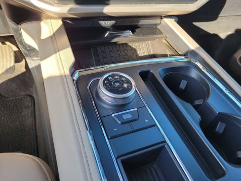 Used 2024 Ford Expedition Max XLT image 23