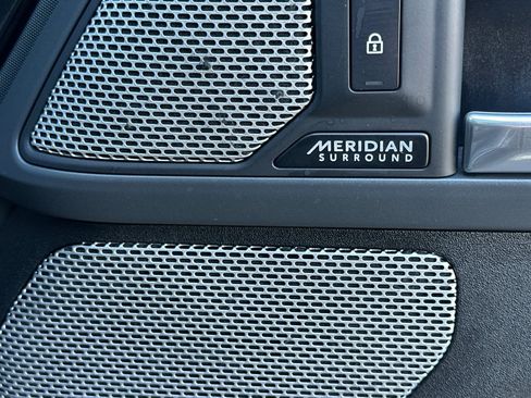 Used 2023 Land Rover Defender 130 X-Dynamic SE image 21