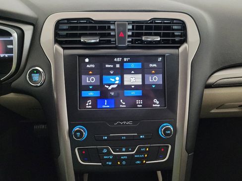 Used 2019 Ford Fusion SE FWD image 25