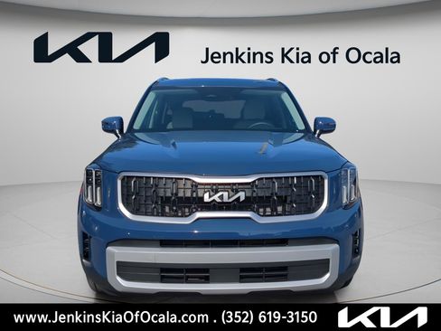 Certified 2025 Kia Telluride EX image 9
