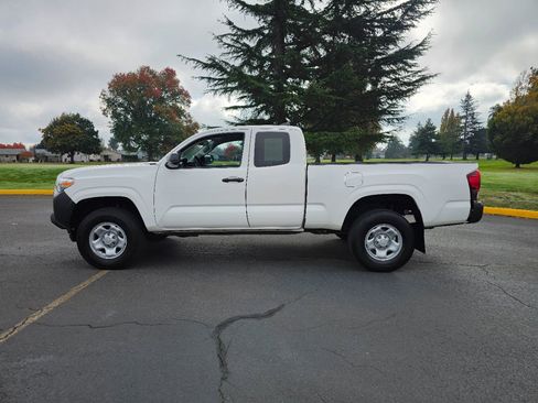 Used 2020 Toyota Tacoma SR image 25