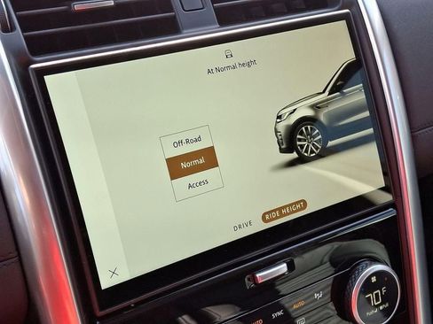 Used 2024 Land Rover Discovery S image 22