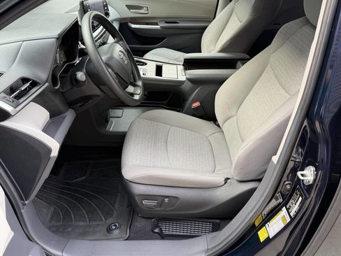 Used 2024 Toyota Sienna LE AWD/4WD image 15