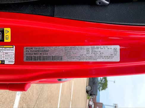 Used 2025 Jeep Wrangler Unlimited Sahara AWD/4WD image 19