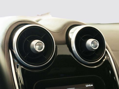 Used 2022 McLaren GT RWD image 25