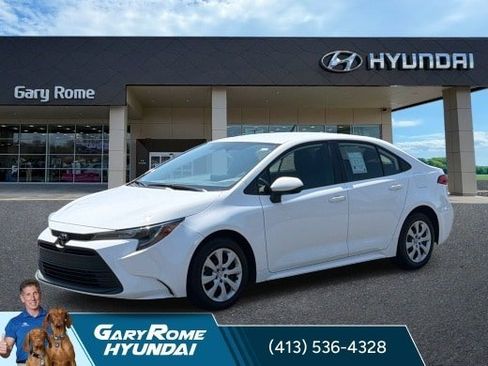 Used 2024 Toyota Corolla LE FWD image 1