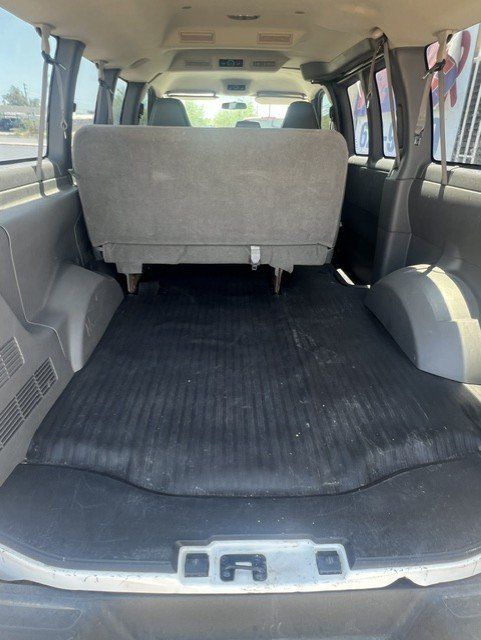 Used 2006 GMC Savana 2500 Passenger RWD image 31