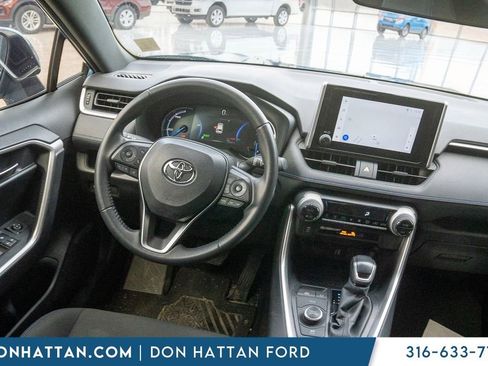 Used 2024 Toyota RAV4 SE image 12