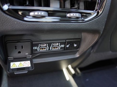 New 2025 Jeep Grand Cherokee Limited w/ Black Appearance Package image 13