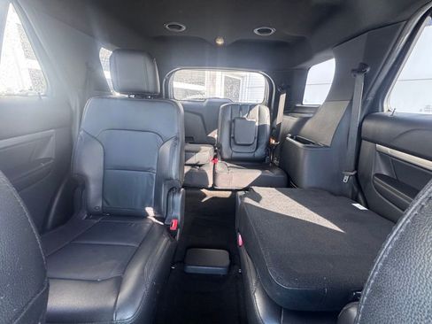 Used 2018 Ford Explorer XLT w/ Equipment Group 202A image 19