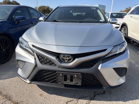 Used 2020 Toyota Camry image 2