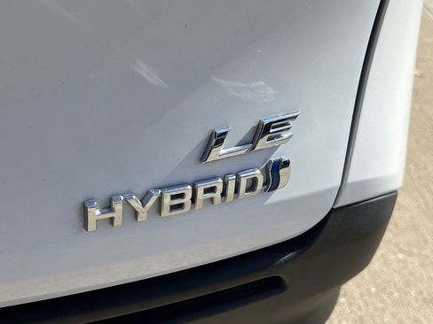 Used 2022 Toyota Sienna LE image 6