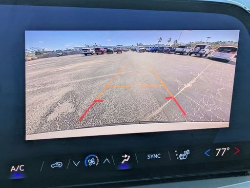 Used 2025 Chevrolet Traverse LT image 26