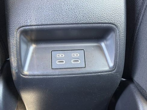 Used 2025 Toyota Corolla LE image 30