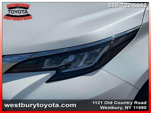 Used 2021 Toyota Sienna XLE AWD/4WD image 32